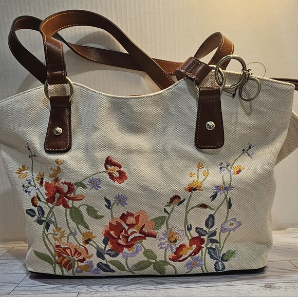 Patricia Nash Rhea Tote with Mini Cassini Wristlet Hangoff - Picture 8 of 13